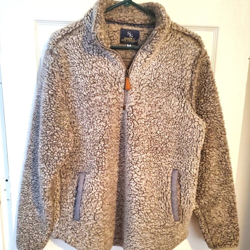 SIMPLY SOUTHERN fuzzy pullover Has pockets Zip neckline Cozy and warm sz.M